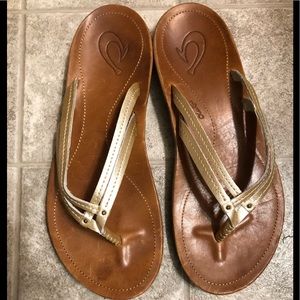 Olukai sandals size 8